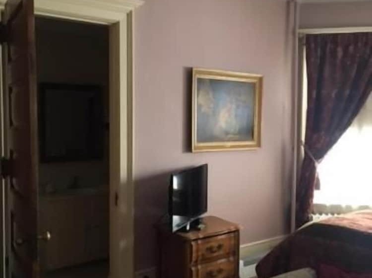 ベッドアンドブレックファースト Victorian Charm Inn