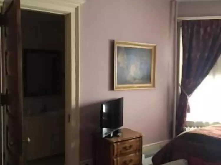Aamiaismajoitus (B&B) Victorian Charm Inn