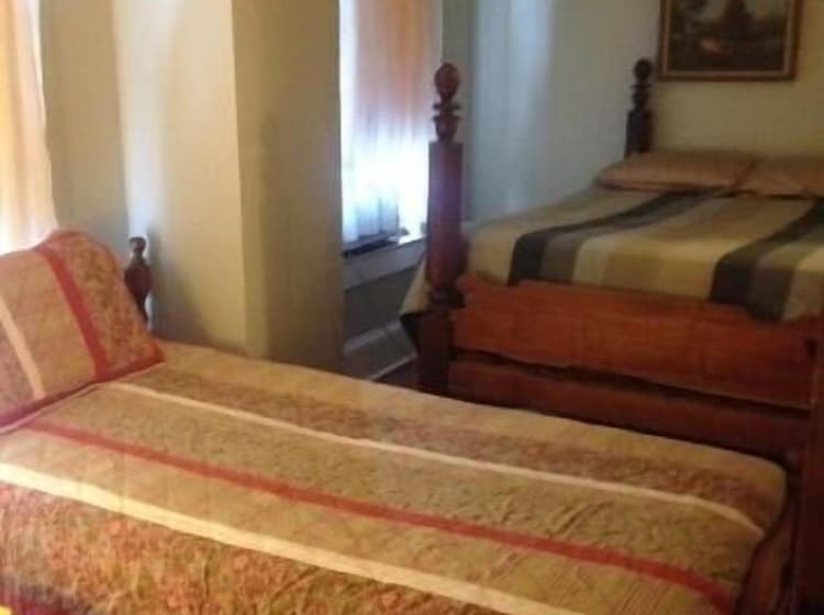 ベッドアンドブレックファースト Victorian Charm Inn