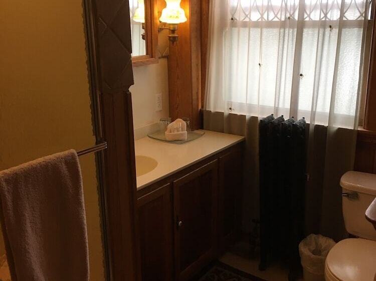 ベッドアンドブレックファースト Victorian Charm Inn