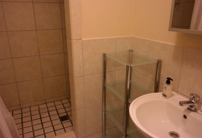 Four Seasons Apartments