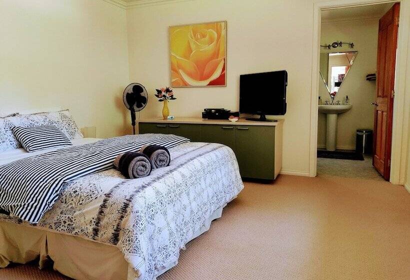 Golden Caves   Bed & Breakfast