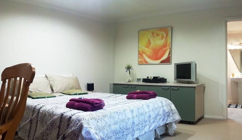 Golden Caves   Bed & Breakfast