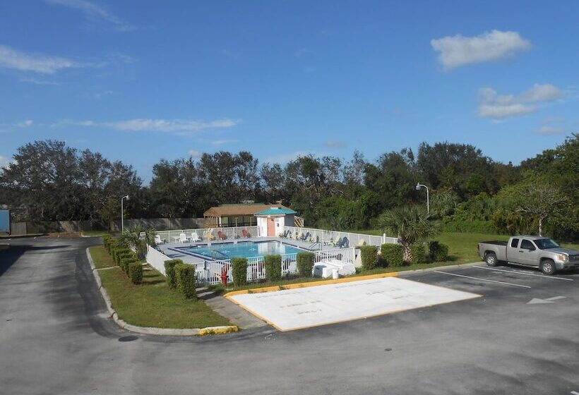 ホテル Executive Garden Titusville