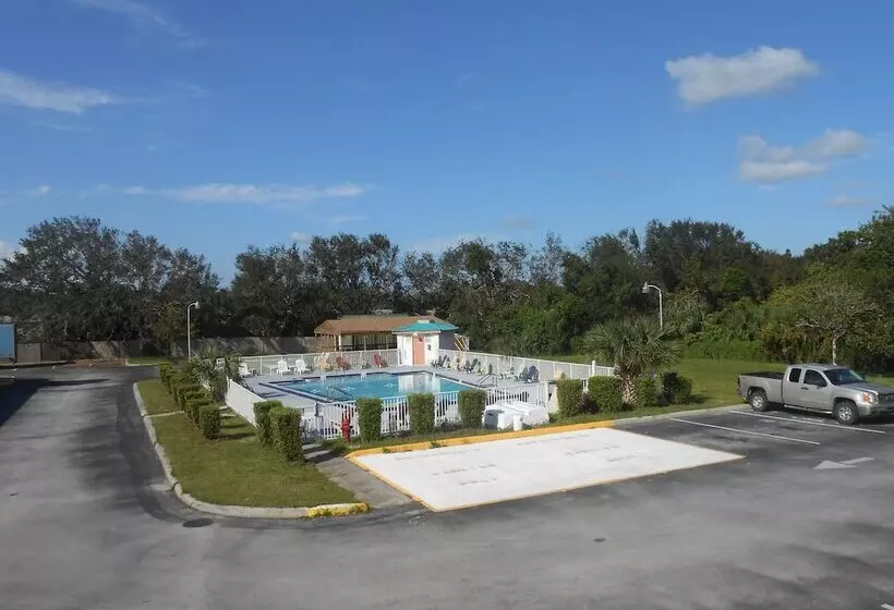 ホテル Executive Garden Titusville