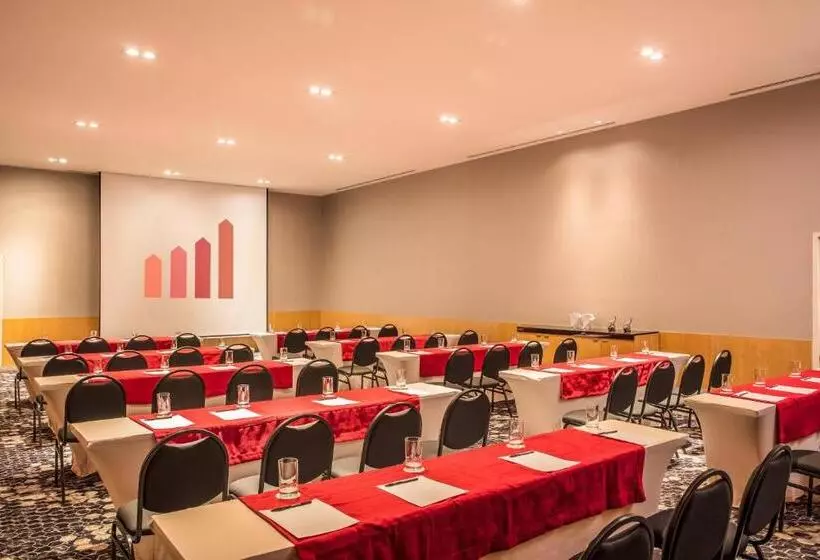 ホテル Fiesta Inn Los Mochis