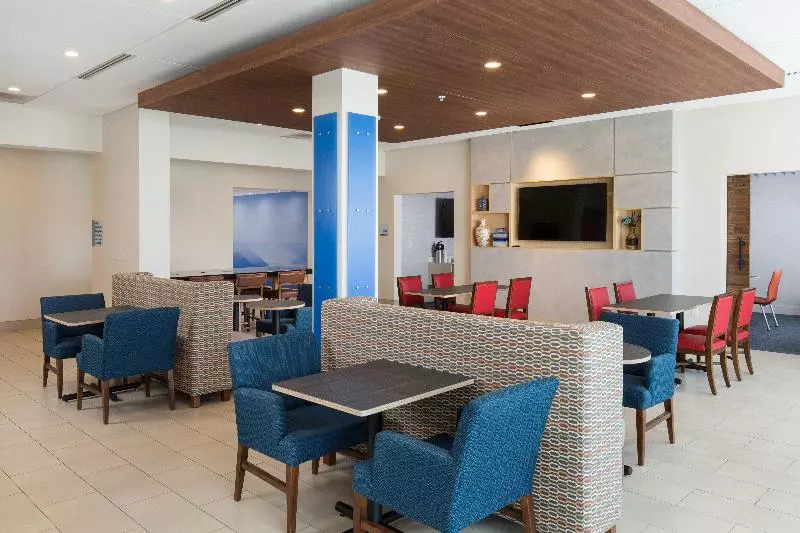 ホテル Holiday Inn Express Visalia Sequoia Gateway Area, An Ihg