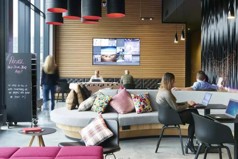 هتل Moxy Aberdeen Airport