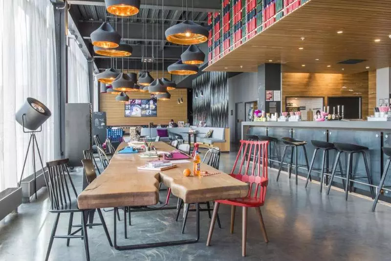 هتل Moxy Aberdeen Airport