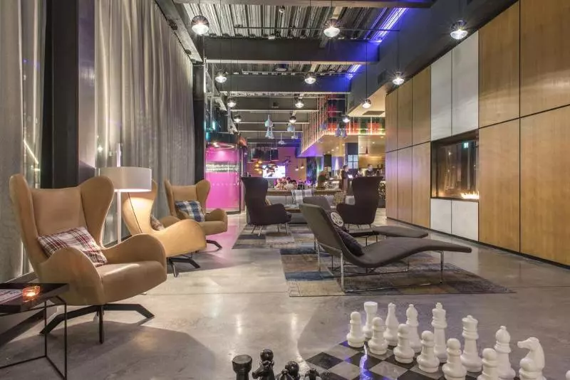 هتل Moxy Aberdeen Airport