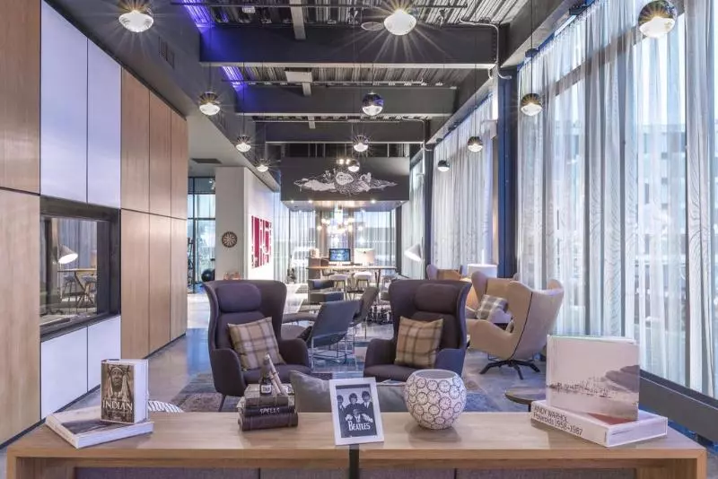 هتل Moxy Aberdeen Airport