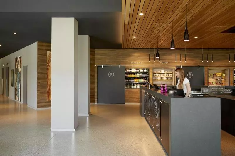 هتل Moxy Aberdeen Airport