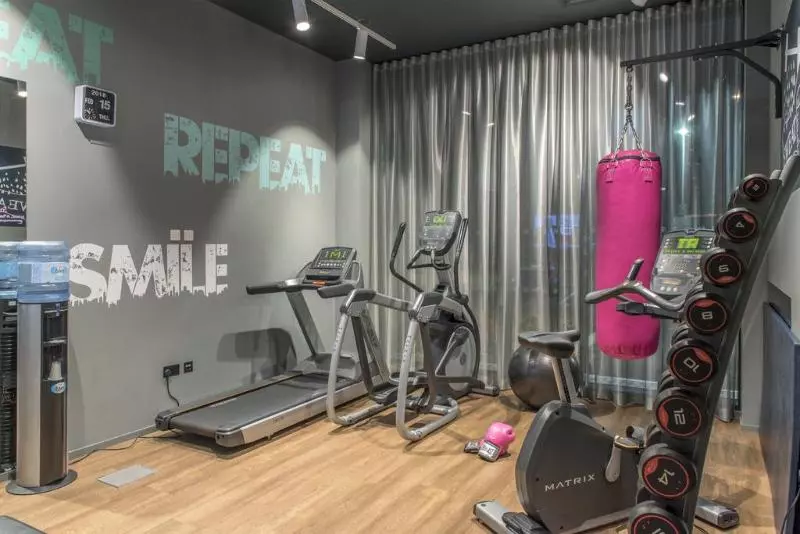 هتل Moxy Aberdeen Airport