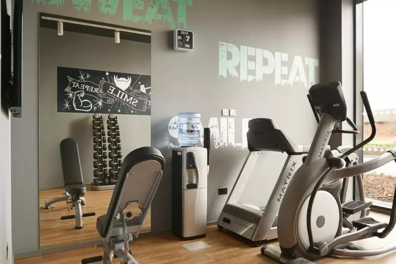 هتل Moxy Aberdeen Airport