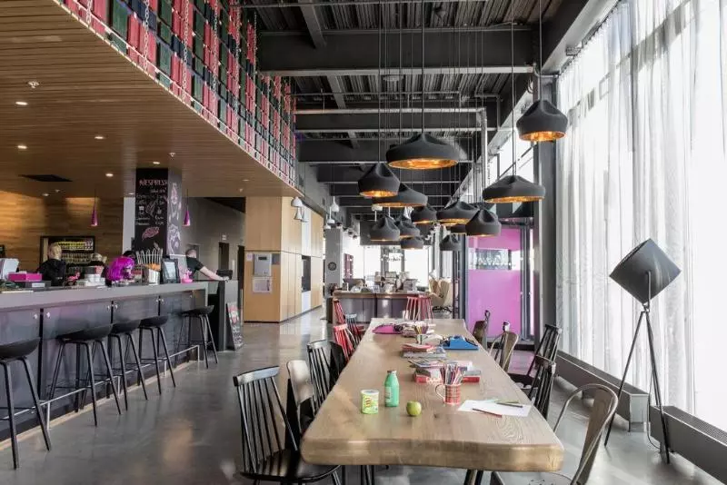 هتل Moxy Aberdeen Airport
