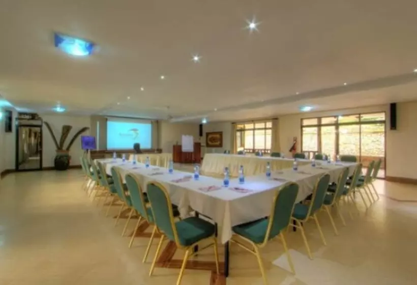 هتل Naivasha Kongoni Lodge   Lakefront Getaway