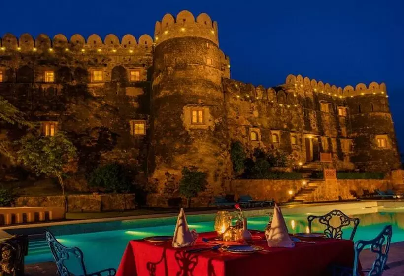 ホテル Neemrana S Hill Fort Kesroli