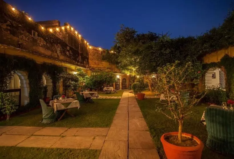 ホテル Neemrana S Hill Fort Kesroli