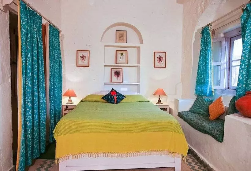 ホテル Neemrana S Hill Fort Kesroli