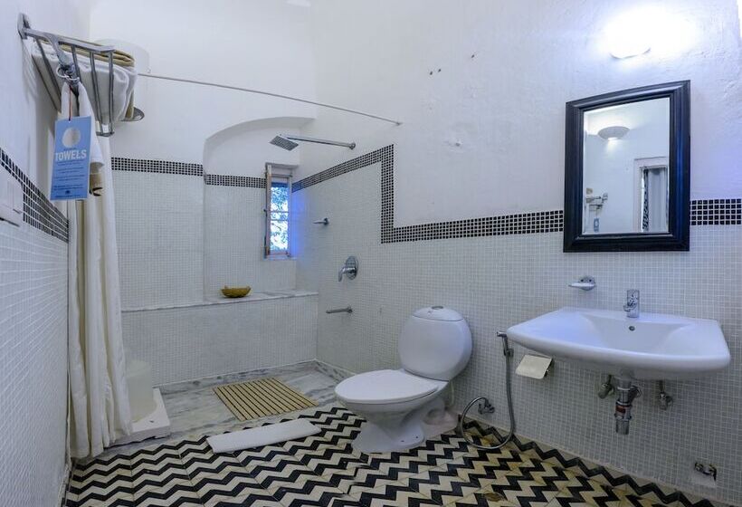 בית מלון כפרי Neemrana S Hill Fort Kesroli