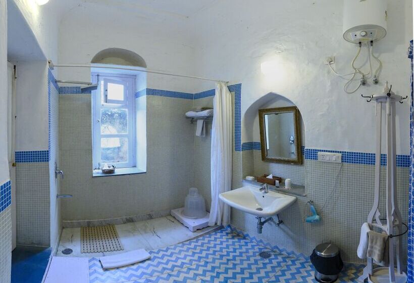 בית מלון כפרי Neemrana S Hill Fort Kesroli