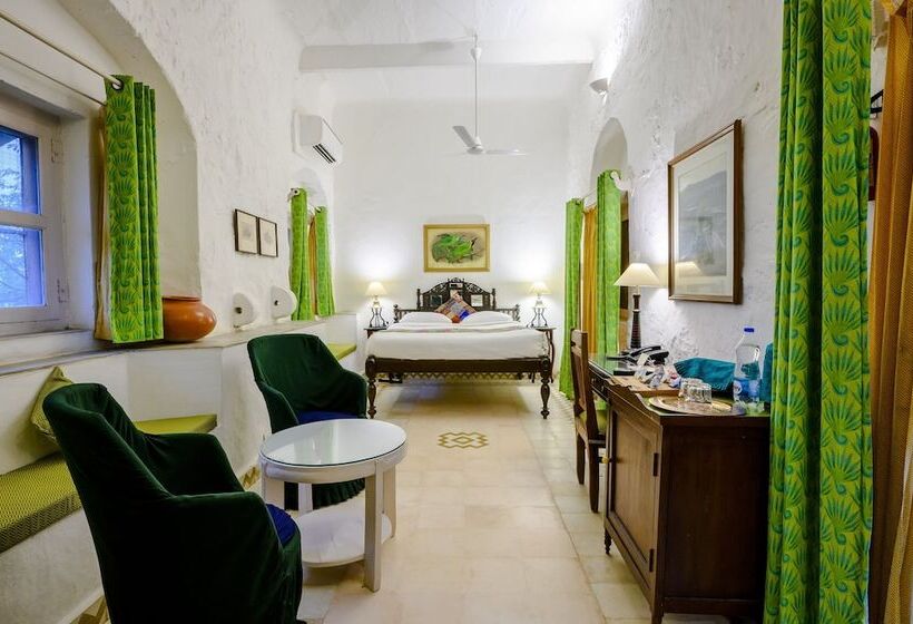 בית מלון כפרי Neemrana S Hill Fort Kesroli