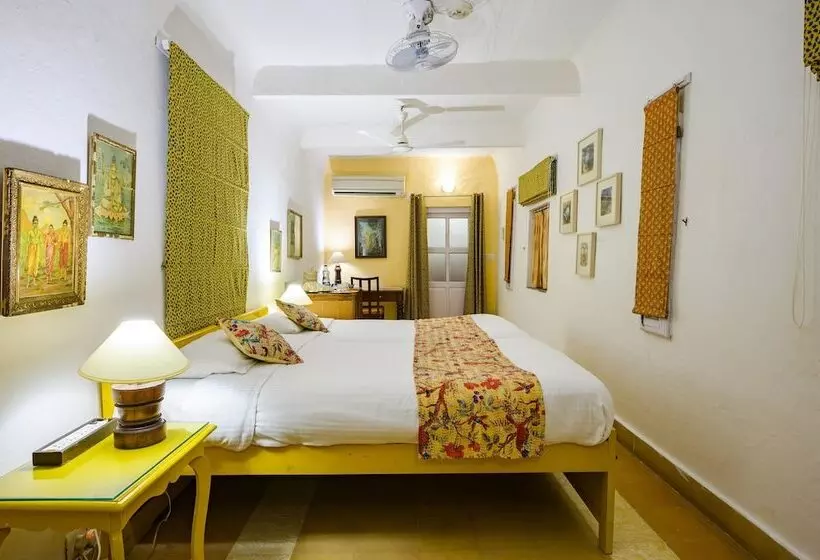 ホテル Neemrana S Hill Fort Kesroli