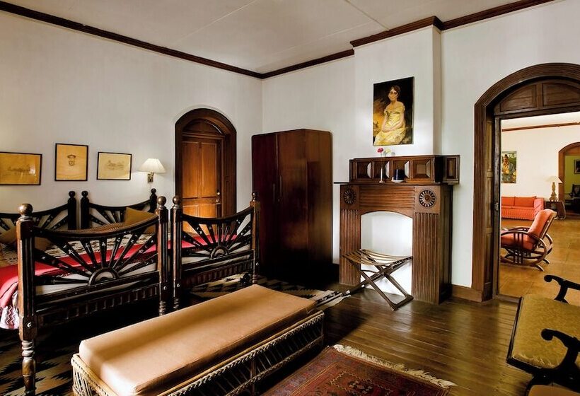 Hotel Neemrana S Wallwood Garden