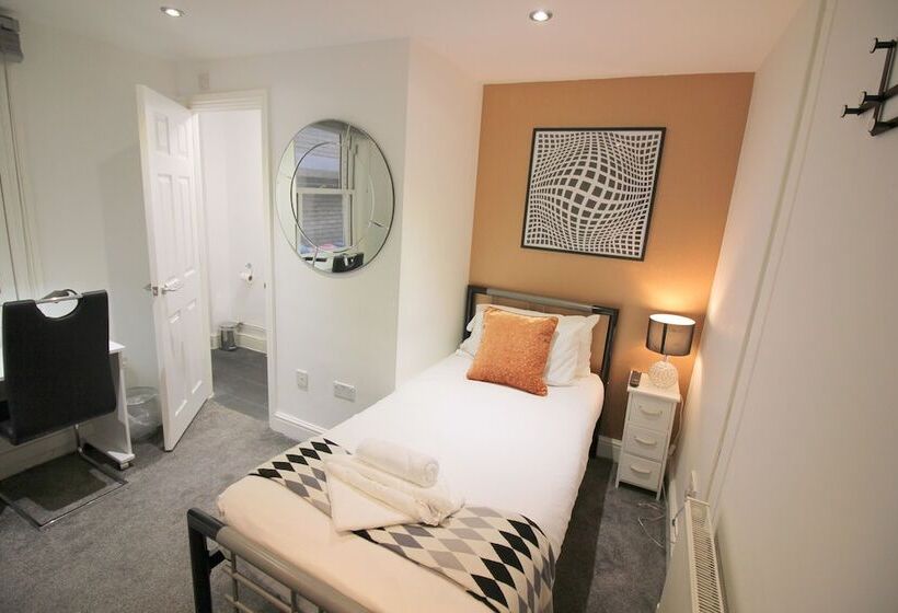 بنسيون Cambridge City Rooms By Paymán Club