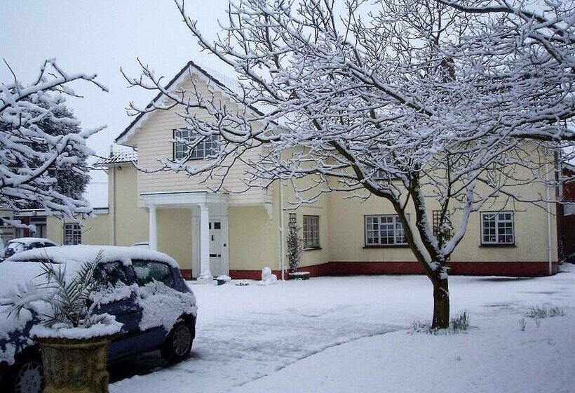 مبيت وإفطار Newmans Hall