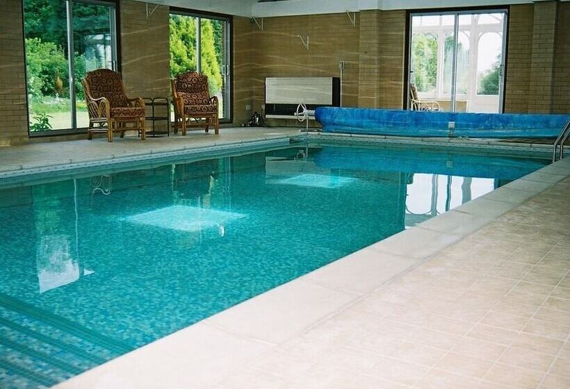 مبيت وإفطار Newmans Hall