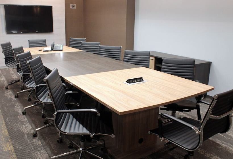 هتل Casa Inn Business Irapuato