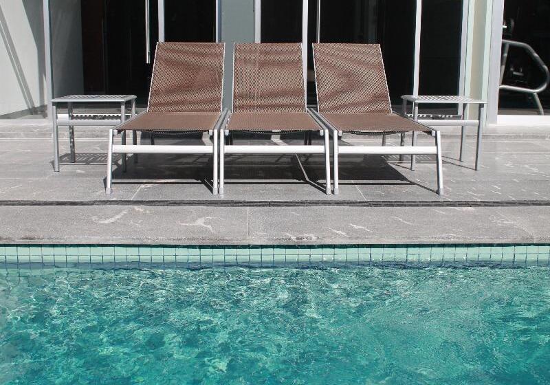 هتل Casa Inn Business Irapuato