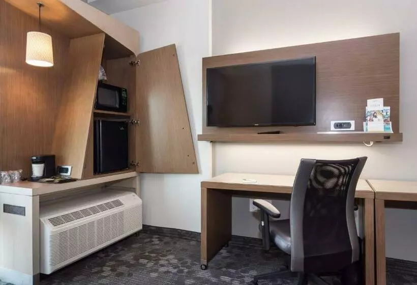 Hotelli Courtyard By Marriott Fayetteville Fort Liberty   Spring Lake