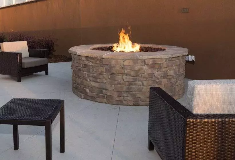 Hotelli Courtyard By Marriott Fayetteville Fort Liberty   Spring Lake
