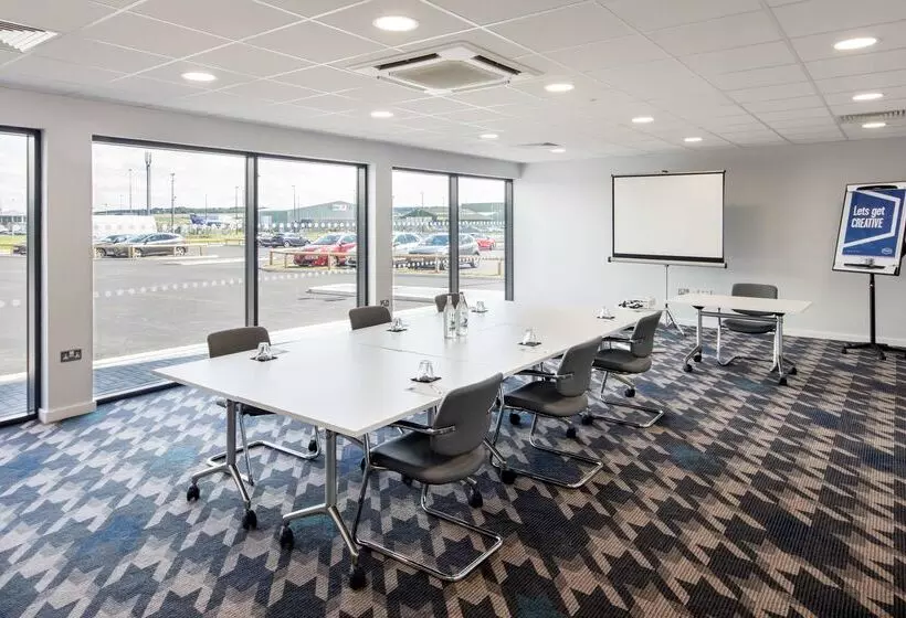 Hotelli Hampton By Hilton Humberside Airport