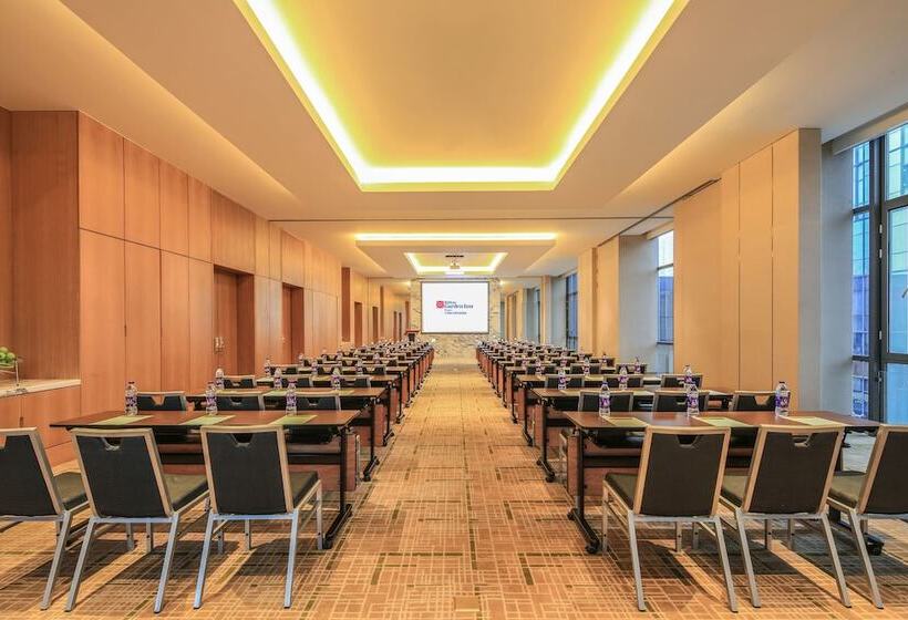 Otel Hilton Garden Inn Ningbo
