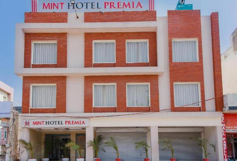 Mint Hotel Premia Chandigarh, Zirakpur
