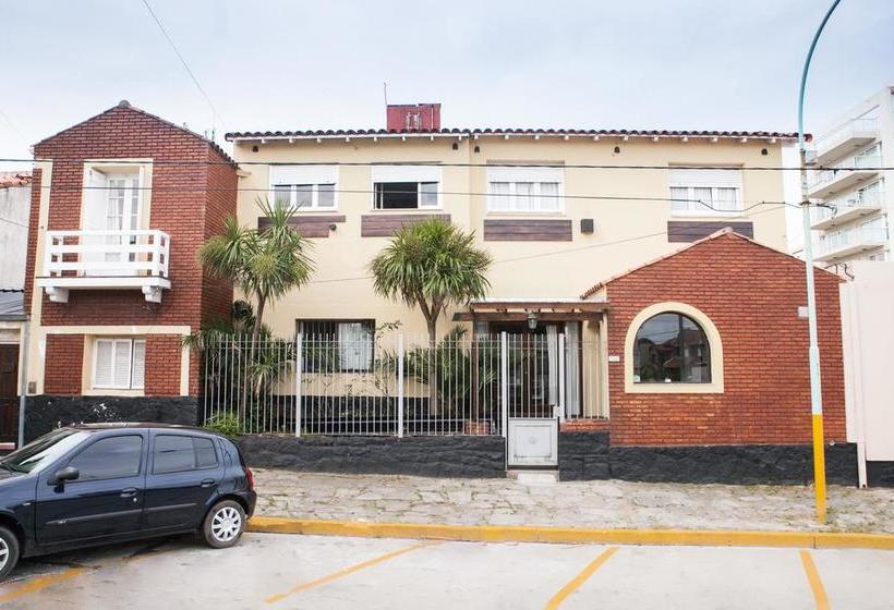 فندق Playa Varese Inn