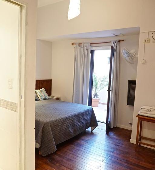 فندق Playa Varese Inn