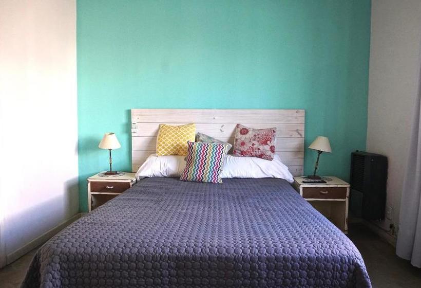 בית מלון כפרי Playa Varese Inn