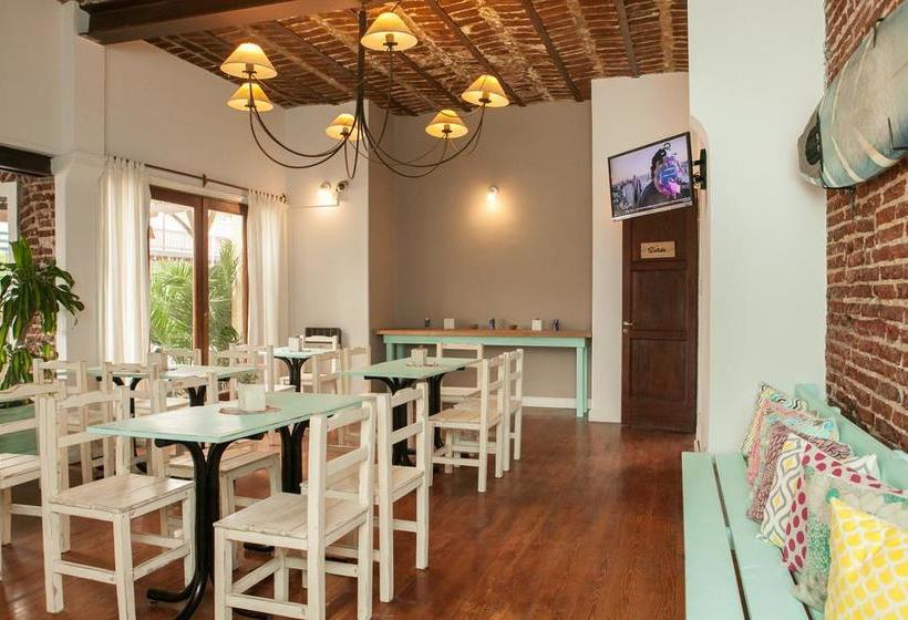 فندق Playa Varese Inn