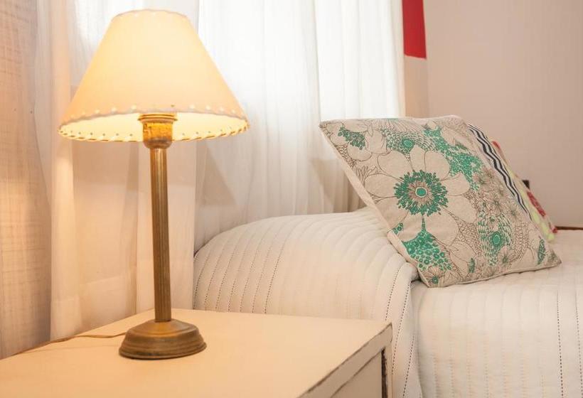 فندق Playa Varese Inn