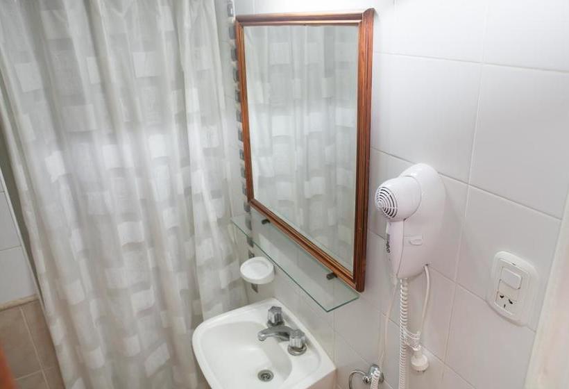 فندق Playa Varese Inn