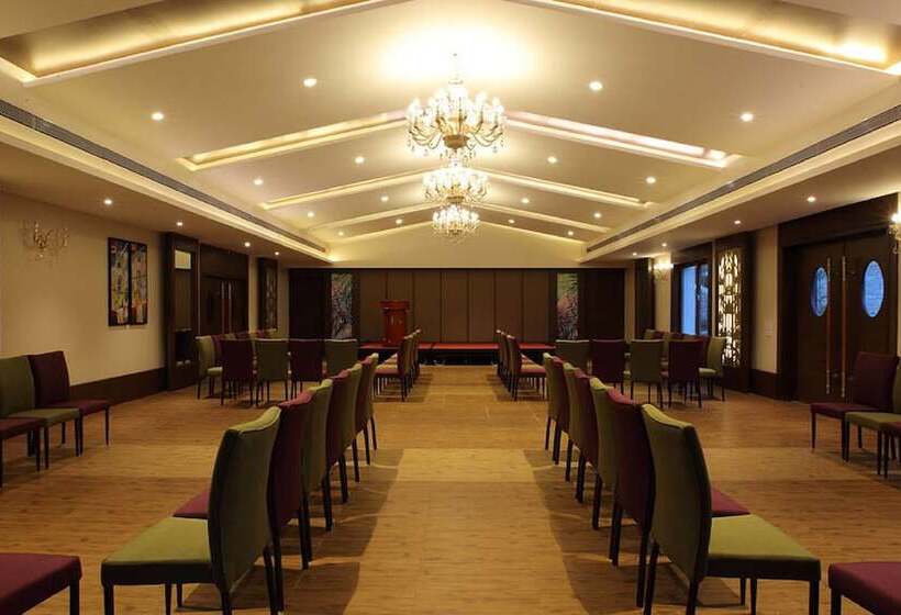 Hotel Purple Palms Resort & Spa