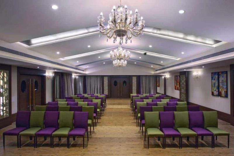 Hotel Purple Palms Resort & Spa