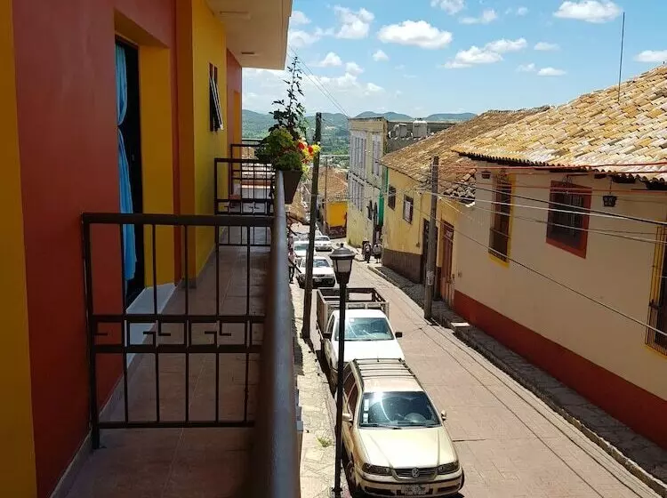 ホテル Real Colonial