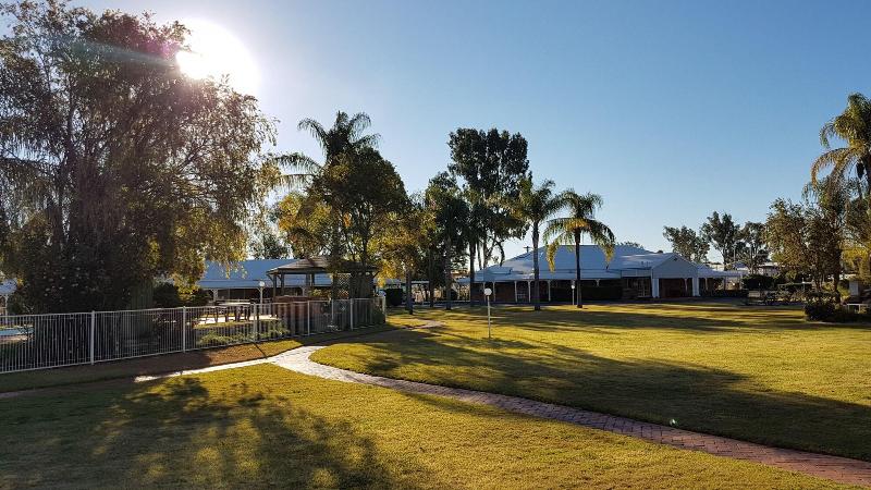 모텔 Chinchilla Great Western Motor Inn