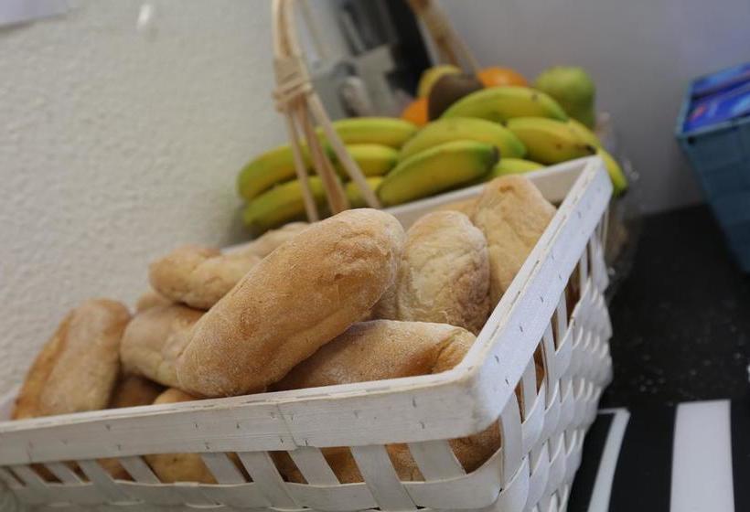 Tagus Royal Residence  Hostel