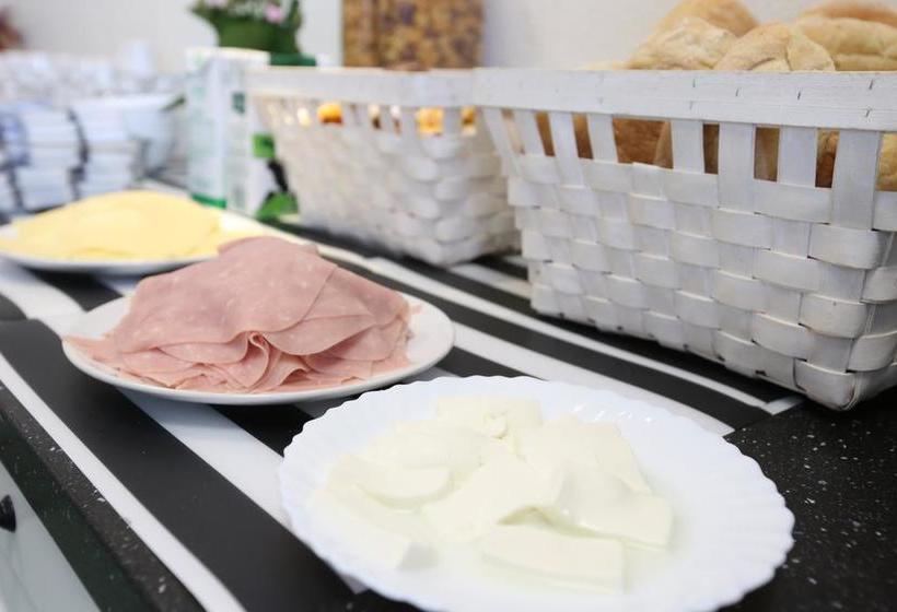 Tagus Royal Residence  Hostel